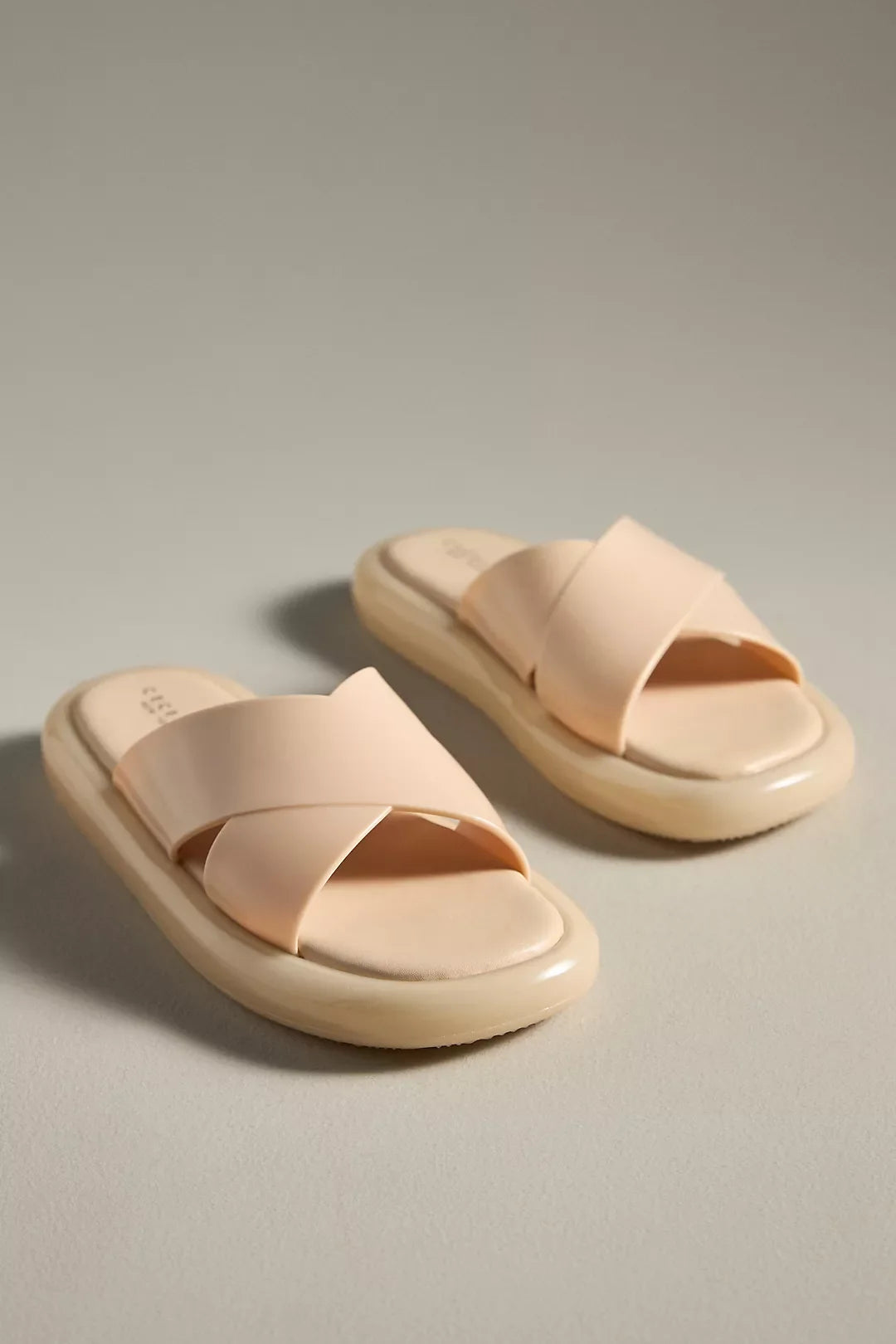 SKIP - Slipper Lounge