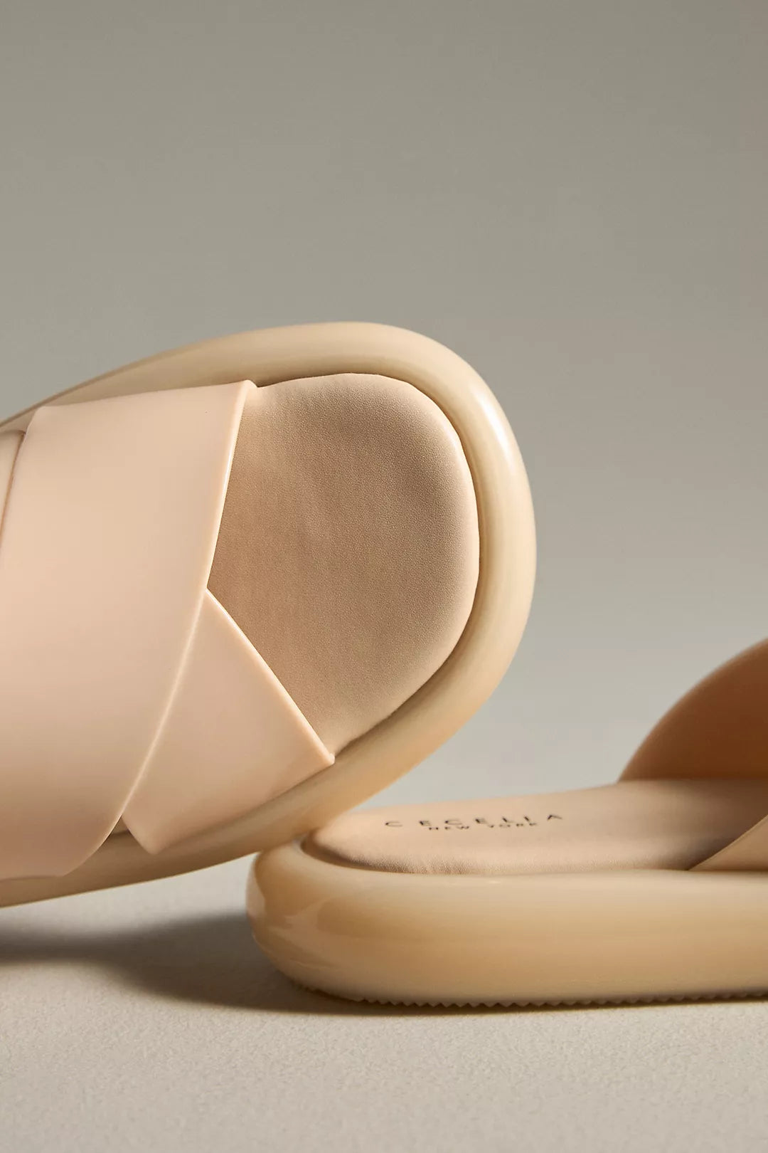 SKIP - Slipper Lounge